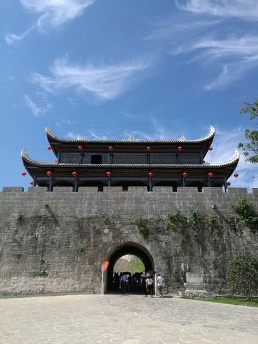 【贵州省黔南布依族苗族自治州福泉市新增重症13例，均在东山区,黔南州福泉市属于哪个市】