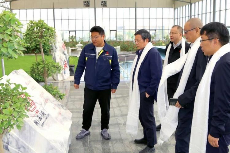 【专家:格尔木藏青工业园区每年或现多个感染高峰,格尔木藏青工业园区是干嘛的】