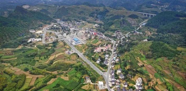 贵州遵义凤冈县中高风险地区疫情/遵义市凤冈县城全景图
